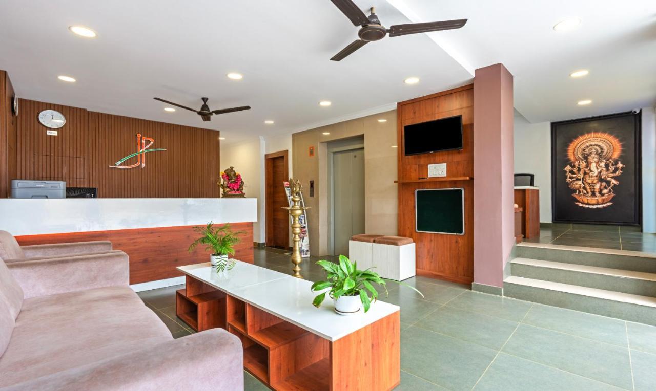 Treebo Jp Residency Otel Thiruvananthapuram Dış mekan fotoğraf