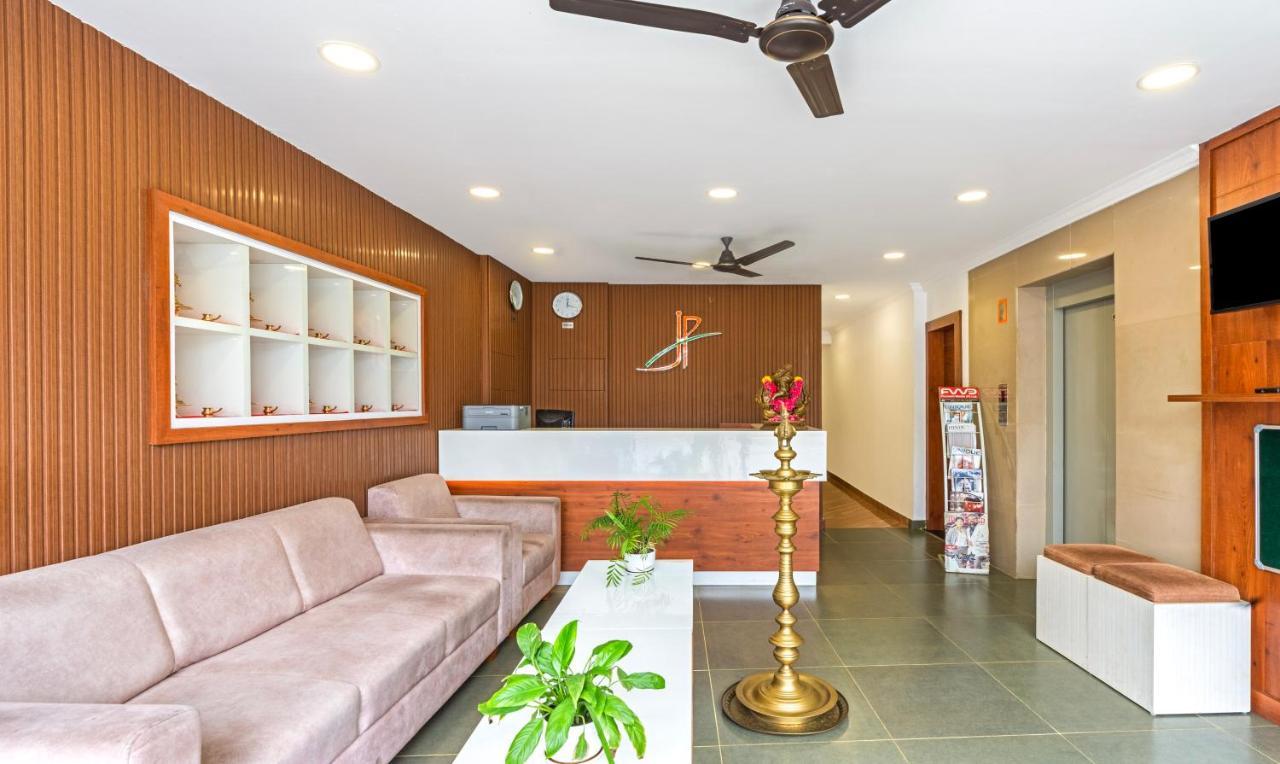 Treebo Jp Residency Otel Thiruvananthapuram Dış mekan fotoğraf
