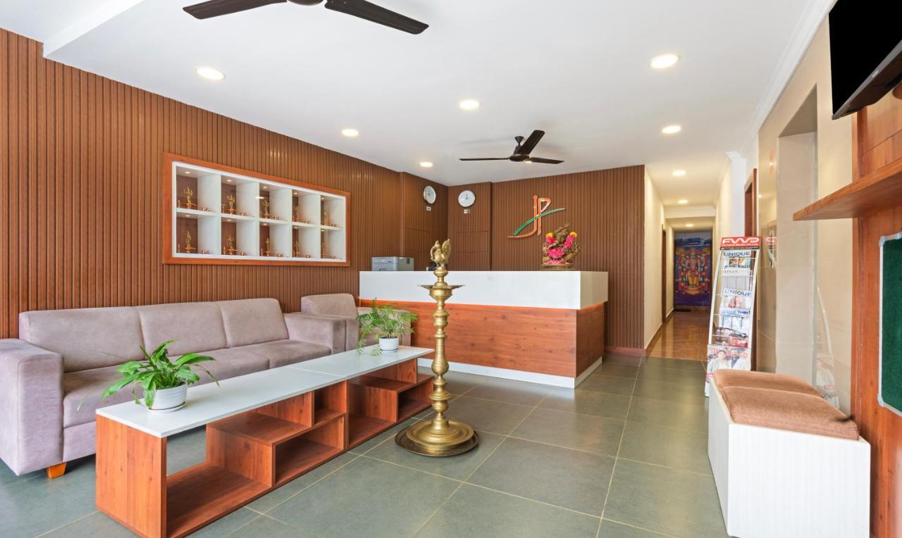 Treebo Jp Residency Otel Thiruvananthapuram Dış mekan fotoğraf